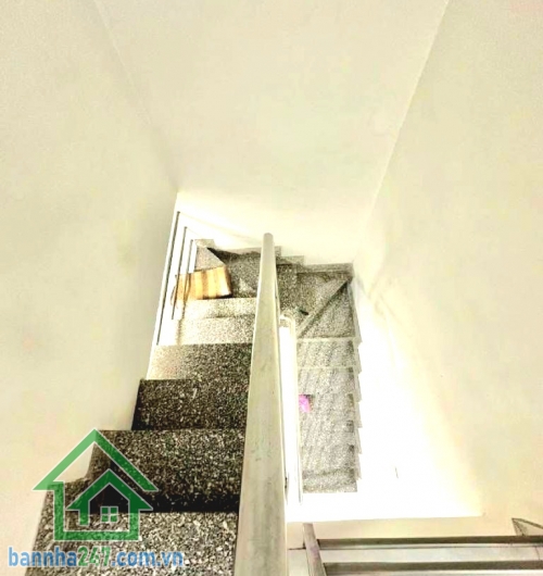 CHỈ 4,8 TỶ – TRUNG TÂM QUẬN 10 – GẦN 3 THÁNG 2 & LÊ HỒNG PHONG – NHÀ 2 TẦNG BTCT – Ở NGAY Vị trí cực đẹp ngay trung tâm Quận 10 Vài bước ra mặt tiền – cách mặt tiền chỉ khoảng 20m
