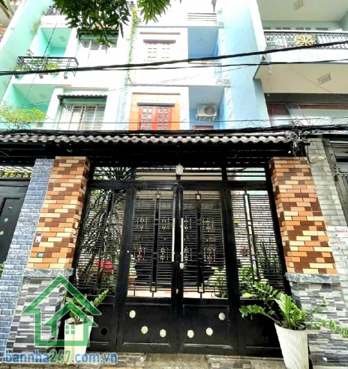 CHỈ 8,5 TỶ – HXH BỜ BAO TÂN THẮNG – NGAY AEON MALL TÂN PHÚ - 3 TẦNG – 4x16 – 3PN 3WC – Ở NGAY Diện tích: 4m x 16m – đất vuông vức, công nhận đủ Kết cấu: 1 trệt + 2 lầu – BTCT kiên cố - 3PN – 3WC. Phòng khách rộng – bếp thoáng