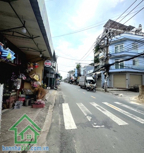 CHỈ 11 TỶ TL – MẶT TIỀN KINH DOANH ĐỈNH – LÔ GÓC SIÊU HIẾM – ĐƯỜNG 10M CÓ LỀ – 72M² – 3 TẦNG - 4PN – 3WC Vị trí cực đẹp – chỉ 5 phút tới AEON Tân Phú DT: 72M²