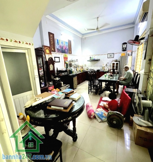 CHỈ 11 TỶ TL – MẶT TIỀN KINH DOANH ĐỈNH – LÔ GÓC SIÊU HIẾM – ĐƯỜNG 10M CÓ LỀ – 72M² – 3 TẦNG - 4PN – 3WC Vị trí cực đẹp – chỉ 5 phút tới AEON Tân Phú DT: 72M²