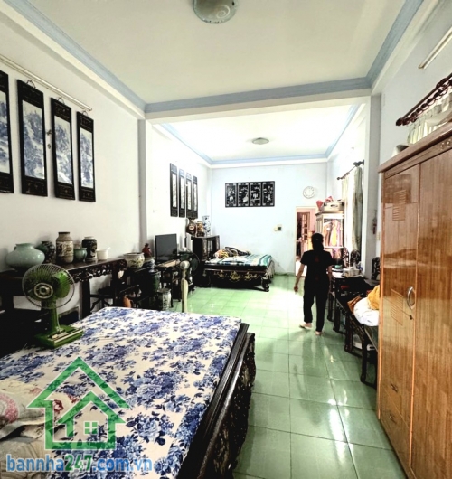 CHỈ 11 TỶ TL – MẶT TIỀN KINH DOANH ĐỈNH – LÔ GÓC SIÊU HIẾM – ĐƯỜNG 10M CÓ LỀ – 72M² – 3 TẦNG - 4PN – 3WC Vị trí cực đẹp – chỉ 5 phút tới AEON Tân Phú DT: 72M²