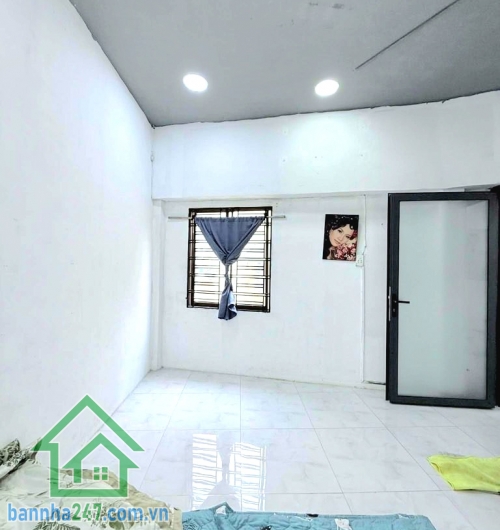 CHỈ 4,95 TỶ – NGAY CHỢ TÂN ĐỊNH – Q1 – HXH THÔNG – 4 TẦNG Căn nhà trung tâm hiếm – vừa ở vừa khai thác dòng tiền cực tốt! Diện tích: 18,8m² Kết cấu: 4 Tầng  (1 trệt + 1 lửng + 2 lầu)