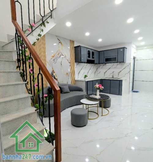 CHỈ 3,6 TỶ – NGAY EMART – NHÀ MỚI Ở LIỀN – LÔ GÓC 2PN - 2WC. Diện tích: ngang 4m dài 7m (công nhận đủ). Kết cấu: 1 trệt 1 lửng  2PN rộng – 2WC. Nội thất cao cấp – dọn vào ở ngay. Sát Emart Phan Huy Ích, cách 50m ra Kênh Tham Lương – khu vực thoáng mát, ti