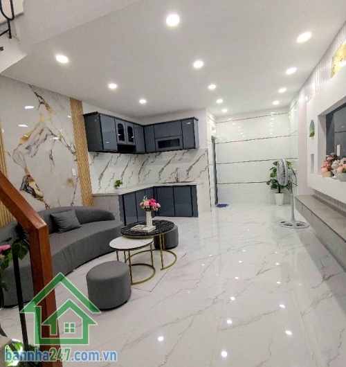 CHỈ 3,6 TỶ – NGAY EMART – NHÀ MỚI Ở LIỀN – LÔ GÓC 2PN - 2WC. Diện tích: ngang 4m dài 7m (công nhận đủ). Kết cấu: 1 trệt 1 lửng  2PN rộng – 2WC. Nội thất cao cấp – dọn vào ở ngay. Sát Emart Phan Huy Ích, cách 50m ra Kênh Tham Lương – khu vực thoáng mát, ti