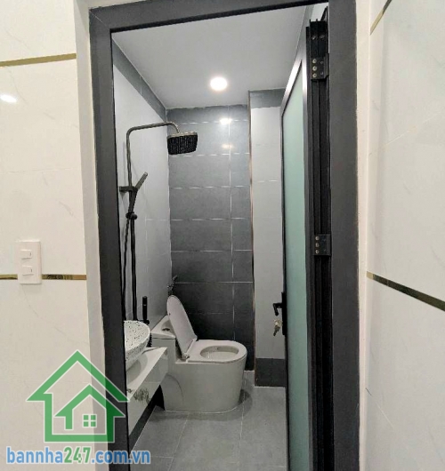 CHỈ 3,6 TỶ – NGAY EMART – NHÀ MỚI Ở LIỀN – LÔ GÓC 2PN - 2WC. Diện tích: ngang 4m dài 7m (công nhận đủ). Kết cấu: 1 trệt 1 lửng  2PN rộng – 2WC. Nội thất cao cấp – dọn vào ở ngay. Sát Emart Phan Huy Ích, cách 50m ra Kênh Tham Lương – khu vực thoáng mát, ti
