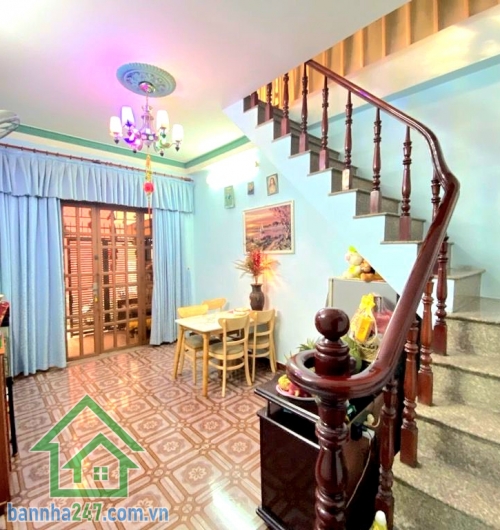 CHỈ 3,7 TỶ – HXH 4M – PHẠM VĂN CHIÊU – 40M² – 2 TẦNG – 2PN 2WC  Diện tích: 40m² vuông vức Kết cấu: 2 tầng – 2PN – 2WC Sân để xe rộng rãi Nhà đầy đủ công năng