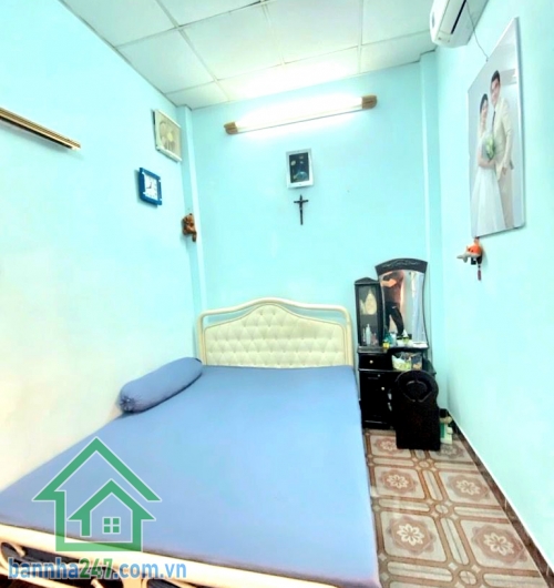CHỈ 3,7 TỶ – HXH 4M – PHẠM VĂN CHIÊU – 40M² – 2 TẦNG – 2PN 2WC  Diện tích: 40m² vuông vức Kết cấu: 2 tầng – 2PN – 2WC Sân để xe rộng rãi Nhà đầy đủ công năng