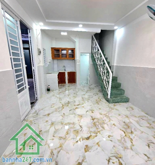 CHỈ 3,3 TỶ – HẺM 3 GÁC THÔNG - NHÀ LÔ GÓC PHẠM VĂN HAI, P3 TÂN BÌNH – 2 TẦNG MỚI ĐẸP – Ở NGAY.  Sát Nhà thờ Tân Chí Linh – gần chợ Phạm Văn Hai – Lê Văn Sỹ. Chỉ vài phút tới sân bay, Quận 3, Quận 10 