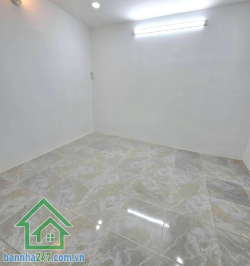 CHỈ 3,3 TỶ – HẺM 3 GÁC THÔNG - NHÀ LÔ GÓC PHẠM VĂN HAI, P3 TÂN BÌNH – 2 TẦNG MỚI ĐẸP – Ở NGAY.  Sát Nhà thờ Tân Chí Linh – gần chợ Phạm Văn Hai – Lê Văn Sỹ. Chỉ vài phút tới sân bay, Quận 3, Quận 10 