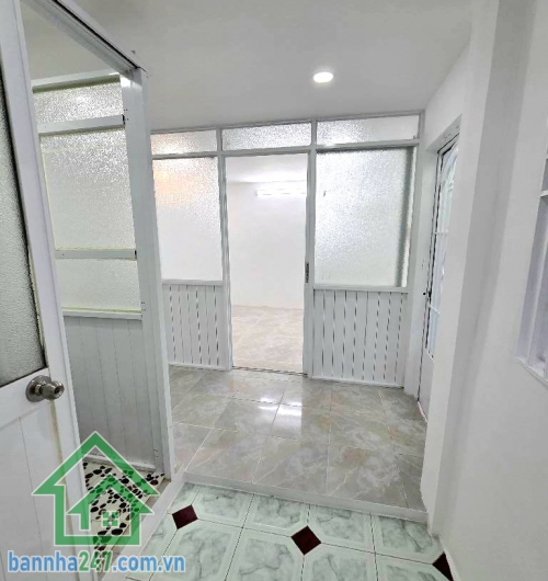 CHỈ 3,3 TỶ – HẺM 3 GÁC THÔNG - NHÀ LÔ GÓC PHẠM VĂN HAI, P3 TÂN BÌNH – 2 TẦNG MỚI ĐẸP – Ở NGAY.  Sát Nhà thờ Tân Chí Linh – gần chợ Phạm Văn Hai – Lê Văn Sỹ. Chỉ vài phút tới sân bay, Quận 3, Quận 10 