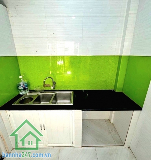 CHỈ 2,59 TỶ – NHÀ PHÚ THỌ HÒA, TÂN PHÚ – NHỎ GỌN, DÒNG TIỀN SẴN Mua là có thu nhập ngay 6 TRIỆU/THÁNG – quá hiếm trong tầm giá! Diện tích: 17m² (3,6 x 5) Kết cấu: 2 tầng kiên cố. 1PN (có thể cải tạo thành 2PN) 2 WC tiện lợi