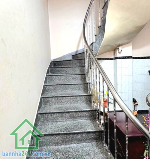 GIÁ 9,6 TỶ – MTKD NGUYỄN VĂN SĂNG – 4 TẦNG BTCT – KINH DOANH ĐỈNH - 4PN – 3WC  Vị trí đẹp – nhà chắc chắn – khai thác đa ngành nghề! Diện tích sử dụng: ~180m²