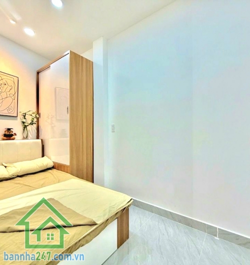 CHỈ 5,79 TỶ – PHAN XÍCH LONG – PHÚ NHUẬN – 3 TẦNG MỚI – SÁT Q1, Q3 - 3PN (có phòng ngủ trệt) – 2WC. Nhà đẹp trung tâm – sân thượng chill – vào ở là mê ngay! DTSD: 96m²