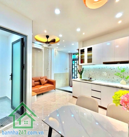 CHỈ 5,79 TỶ – PHAN XÍCH LONG – PHÚ NHUẬN – 3 TẦNG MỚI – SÁT Q1, Q3 - 3PN (có phòng ngủ trệt) – 2WC. Nhà đẹp trung tâm – sân thượng chill – vào ở là mê ngay! DTSD: 96m²