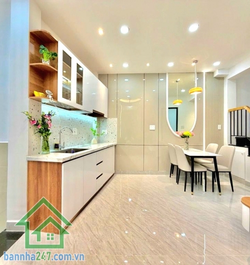 CHỈ 5,79 TỶ – PHAN XÍCH LONG – PHÚ NHUẬN – 3 TẦNG MỚI – SÁT Q1, Q3 - 3PN (có phòng ngủ trệt) – 2WC. Nhà đẹp trung tâm – sân thượng chill – vào ở là mê ngay! DTSD: 96m²