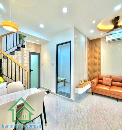 CHỈ 5,79 TỶ – PHAN XÍCH LONG – PHÚ NHUẬN – 3 TẦNG MỚI – SÁT Q1, Q3 - 3PN (có phòng ngủ trệt) – 2WC. Nhà đẹp trung tâm – sân thượng chill – vào ở là mê ngay! DTSD: 96m²
