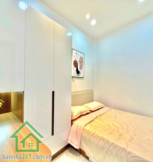 CHỈ 5,79 TỶ – PHAN XÍCH LONG – PHÚ NHUẬN – 3 TẦNG MỚI – SÁT Q1, Q3 - 3PN (có phòng ngủ trệt) – 2WC. Nhà đẹp trung tâm – sân thượng chill – vào ở là mê ngay! DTSD: 96m²