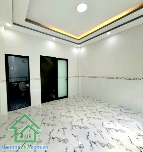 CHỈ 5,15 TỶ (TL) – GẦN MT KÊNH TÂN HÓA – NHÀ 4 TẦNG - DTSD: 82M² – 3PN KHÉP KÍN Thông tin căn nhà: • Diện tích: 33m² (4m x 8.5m) • Kết cấu: 1 trệt – 2 lầu – sân thượng - Mob 0933144037
