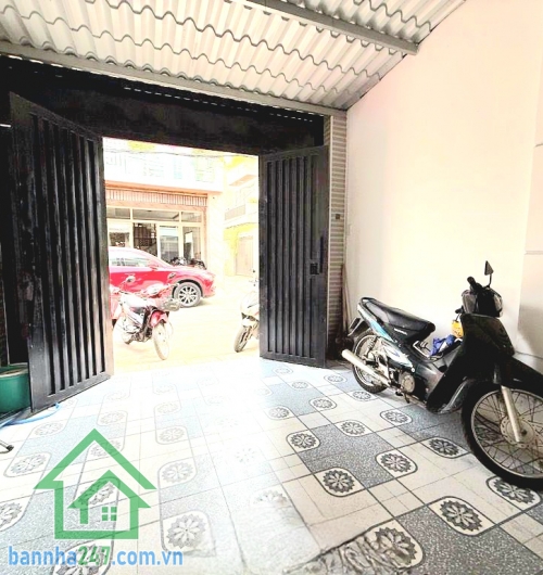 CHỈ 5,55 TỶ – TRƯƠNG THỊ HOA, Q12 – 80M² – HXH 8M – Ô TÔ NGỦ TRONG NHÀ - 3PN - 3WC Căn nhà diện tích lớn – hẻm rộng – khu an ninh, ở cực sướng! Diện tích: 80m² Mob 0933144037