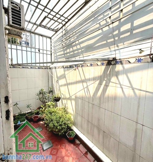 CHỈ 5,55 TỶ – TRƯƠNG THỊ HOA, Q12 – 80M² – HXH 8M – Ô TÔ NGỦ TRONG NHÀ - 3PN - 3WC Căn nhà diện tích lớn – hẻm rộng – khu an ninh, ở cực sướng! Diện tích: 80m² Mob 0933144037