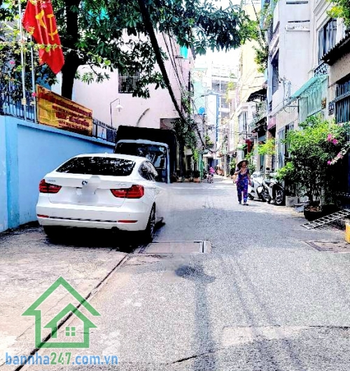 CHỈ 5,2 TỶ - NHÀ TÂN BÌNH - HXH 6M - THÔNG - VỊ TRÍ KINH DOANH - 3 PN - 2WC Căn nhà nhỏ gọn nhưng khai thác cực tốt nhờ vị trí đắc địa, phù hợp vừa ở vừa kinh doanh. Mob 0933144037