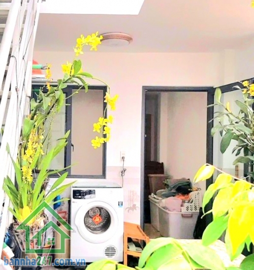 CHỈ 9,5 TỶ TL – NHÀ MỚI 5 TẦNG – HXH THÔNG – KHU VIP QUẬN 11 - 6PN - 5WC • Diện tích: 3.25m x 14.15m • Diện tích sử dụng: ~172.1m² • Kết cấu: 1 trệt – 1 lửng – 3 lầu – sân thượng • Công năng: 6 PN – 5 WC • Sân thượng trồng rau, thư giãn thoáng mát • Nhà m