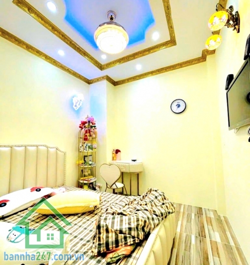 CHỈ 9,5 TỶ TL – NHÀ MỚI 5 TẦNG – HXH THÔNG – KHU VIP QUẬN 11 - 6PN - 5WC • Diện tích: 3.25m x 14.15m • Diện tích sử dụng: ~172.1m² • Kết cấu: 1 trệt – 1 lửng – 3 lầu – sân thượng • Công năng: 6 PN – 5 WC • Sân thượng trồng rau, thư giãn thoáng mát • Nhà m
