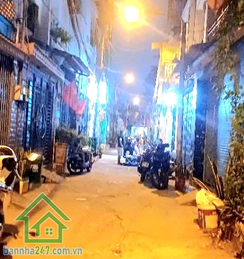 CHỈ 2,7 TỶ - LÔ GÓC – HẺM XE HƠI THÔNG – NGAY NGÃ TƯ 4 XÃ - DT: 26M² - 2 TẦNG - 2PN - 3WC - Ở NGAY
