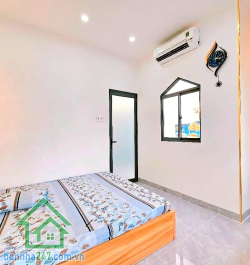 CHỈ 3,9 TỶ - NHÀ MỚI ĐẸP - HẺM XE HƠI ĐỖ CỬA - DT: 22M² (4,1 x 5)2 TẦNG - 2 MẶT TIỀN TRƯỚC SAU THOÁNG MÁT 