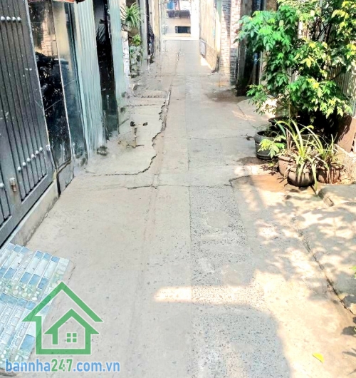 CHỈ 3,98 TỶ - NHÀ ĐẸP – LÊ VĂN KHƯƠNG – NGAY CHỢ THIẾC – DT: 51m² (4,2 x 13) 2 TẦNG - 3PN - 2WC SHR Phường Hiệp Thành – Quận 12 Chỉ vài bước chân ra chợ Thiếc
