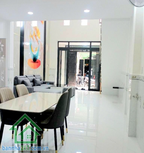 CHỈ 3,98 TỶ - NHÀ ĐẸP – LÊ VĂN KHƯƠNG – NGAY CHỢ THIẾC – DT: 51m² (4,2 x 13) 2 TẦNG - 3PN - 2WC SHR Phường Hiệp Thành – Quận 12 Chỉ vài bước chân ra chợ Thiếc