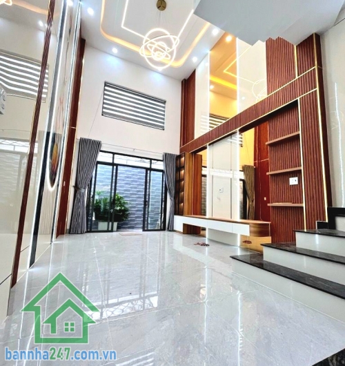 CHỈ 7.9 TỶ - NHÀ ĐẸP Ở NGAY - HẺM 6M - Ô TÔ NGỦ TRONG NHÀ - GẦN AEON TÂN PHÚ - 6 PN, 4 WC Căn nhà nổi bật với kết cấu cao tầng, phù hợp gia đình đông người hoặc khai thác cho thuê, văn phòng.  Mob 0933144037