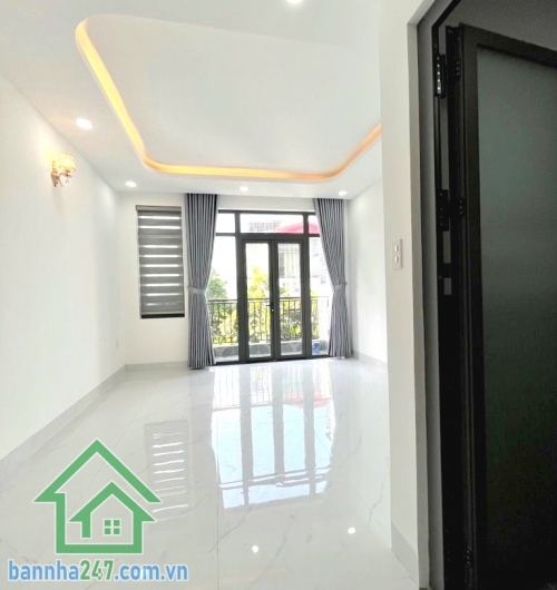 CHỈ 7.9 TỶ - NHÀ ĐẸP Ở NGAY - HẺM 6M - Ô TÔ NGỦ TRONG NHÀ - GẦN AEON TÂN PHÚ - 6 PN, 4 WC Căn nhà nổi bật với kết cấu cao tầng, phù hợp gia đình đông người hoặc khai thác cho thuê, văn phòng.  Mob 0933144037