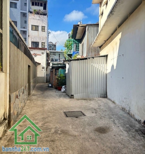 CHỈ 3,9 TỶ – NGAY CHỢ THỊ NGHÈ – GẦN MT PHAN VĂN HÂN - DT: 30M² (3,5x7) - 2 TẦNG - 2PN - 2WC Hẻm 3 gác – vài bước ra mặt tiền. Khu vực sầm uất, nhộn nhịp – hiếm nhà bán. Diện tích: 30m². Kết cấu: 1 trệt 1 lầu