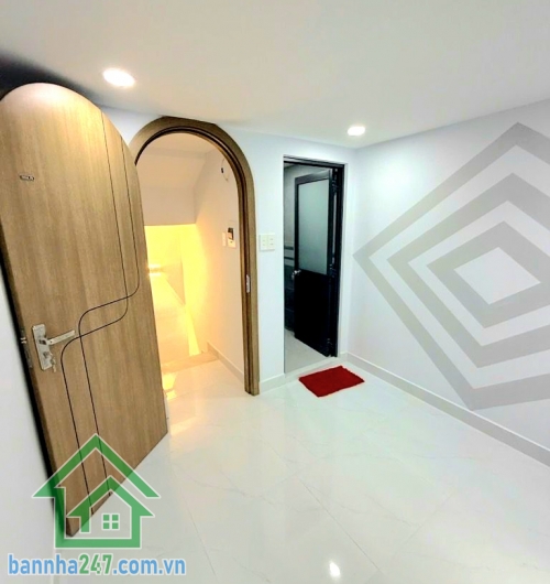 CHỈ 2,35 TỶ - NHÀ LŨY BÁN BÍCH – NHÀ MỚI 3 TẦNG – FULL NỘI THẤT - 2PN - 3WC Nhà mới đẹp, dọn vào ở ngay Vị trí: Lũy Bán Bích, Quận Tân Phú – giáp Quận 11, Quận 6 DTSD: 52m² – 3 tầng kiên cố. Kết cấu: 1 trệt 2 lầu - 2PN rộng rãi – 3WC riêng biệt