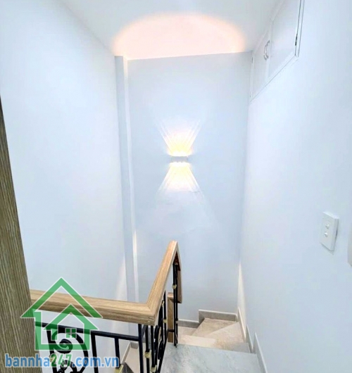 CHỈ 2,35 TỶ - NHÀ LŨY BÁN BÍCH – NHÀ MỚI 3 TẦNG – FULL NỘI THẤT - 2PN - 3WC Nhà mới đẹp, dọn vào ở ngay Vị trí: Lũy Bán Bích, Quận Tân Phú – giáp Quận 11, Quận 6 DTSD: 52m² – 3 tầng kiên cố. Kết cấu: 1 trệt 2 lầu - 2PN rộng rãi – 3WC riêng biệt