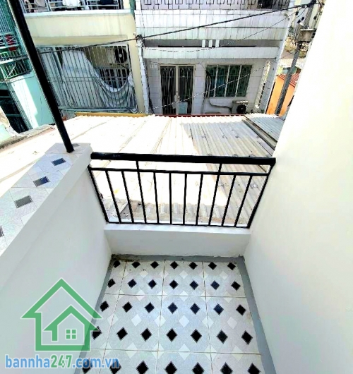 CHỈ 5,25 TỶ – TRẦN PHÚ, Q5 – 3 TẦNG – Ở NGAY – VỊ TRÍ TRUNG TÂM Căn nhà gọn đẹp – vị trí đắc địa – di chuyển cực kỳ thuận tiện! Diện tích: 24m² (3.45 × 7m). Diện tích sử dụng: ~93m². Kết cấu: 1 trệt + 1 lửng + 1 lầu (BTCT kiên cố). Công năng: 2PN – 2WC – 