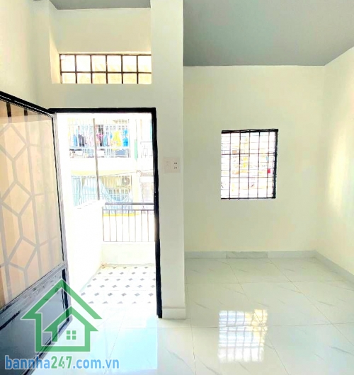 CHỈ 5,25 TỶ – TRẦN PHÚ, Q5 – 3 TẦNG – Ở NGAY – VỊ TRÍ TRUNG TÂM Căn nhà gọn đẹp – vị trí đắc địa – di chuyển cực kỳ thuận tiện! Diện tích: 24m² (3.45 × 7m). Diện tích sử dụng: ~93m². Kết cấu: 1 trệt + 1 lửng + 1 lầu (BTCT kiên cố). Công năng: 2PN – 2WC – 