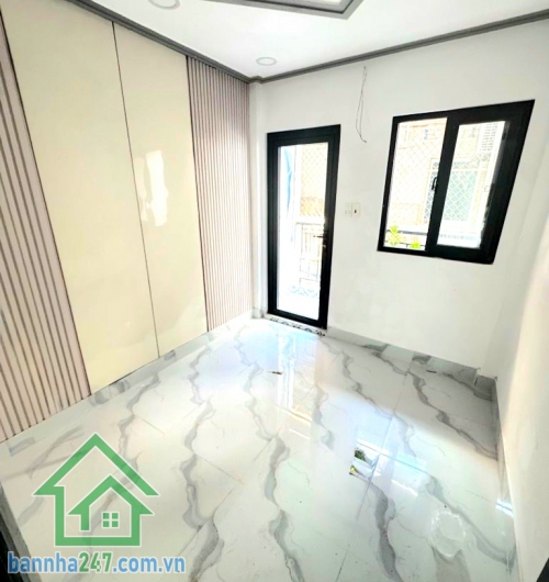 CHỈ 3,78 TỶ - NHÀ MỚI 4 TẦNG – MẶT TIỀN VĨNH VIỄN – TRUNG TÂM Q10 - 3PN – 3WC Kết cấu: 1 trệt + 3 lầu: 3PN – 3WC Nhà mới tinh – thiết kế hiện đại – dọn vào ở ngay