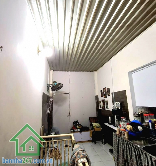 CHỈ 3.1 TỶ – TRƯỜNG CHINH – TRUNG TÂM TÂN BÌNH – HẺM KIA MORNING TỚI NHÀ – SẴN DÒNG TIỀN 5TR/THÁNG  Vị trí siêu đẹp ngay trung tâm đường Trường Chinh. Gần Giáo xứ Tân Việt – khu dân cư đông đúc, tiện ích không thiếu thứ gì 