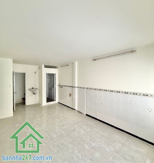 CHỈ 4,35 TỶ – TRUNG TÂM Q.10 – 4 TẦNG – 3PN 4WC – NỞ HẬU Căn nhà hiếm khu lõi Quận 10 – vị trí vàng – giá cực tốt! Diện tích: 21m² (3.2 × 7m) – nở hậu nhẹ  Mob 0933144037