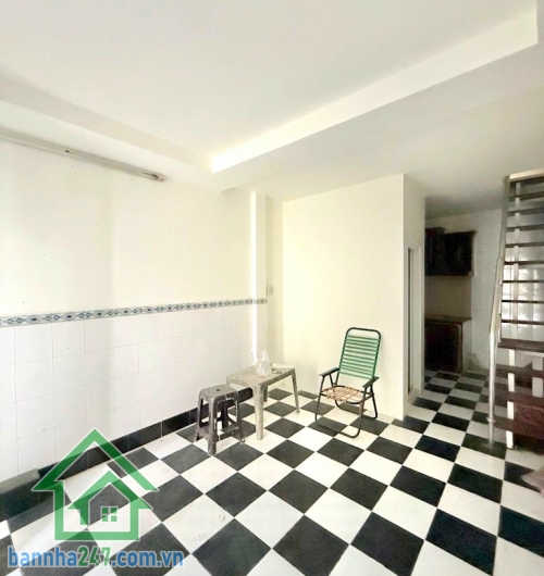 CHỈ 4,35 TỶ – TRUNG TÂM Q.10 – 4 TẦNG – 3PN 4WC – NỞ HẬU Căn nhà hiếm khu lõi Quận 10 – vị trí vàng – giá cực tốt! Diện tích: 21m² (3.2 × 7m) – nở hậu nhẹ  Mob 0933144037