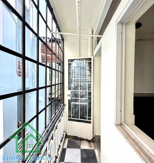 CHỈ 4,35 TỶ – TRUNG TÂM Q.10 – 4 TẦNG – 3PN 4WC – NỞ HẬU Căn nhà hiếm khu lõi Quận 10 – vị trí vàng – giá cực tốt! Diện tích: 21m² (3.2 × 7m) – nở hậu nhẹ  Mob 0933144037