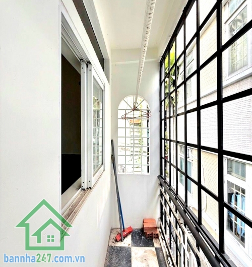 CHỈ 4,35 TỶ – TRUNG TÂM Q.10 – 4 TẦNG – 3PN 4WC – NỞ HẬU Căn nhà hiếm khu lõi Quận 10 – vị trí vàng – giá cực tốt! Diện tích: 21m² (3.2 × 7m) – nở hậu nhẹ  Mob 0933144037