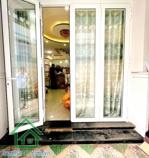CHỈ 4,5 TỶ (TL) – ĐOÀN VĂN BƠ, QUẬN 4 – 3 TẦNG – 4PN – Ở NGAY Căn nhà trung tâm – giá tốt – phù hợp ở hoặc cho thuê giữ tiền! Diện tích: 35m² (3.5 × 9m) – nở hậu 4m Mob 0933144037