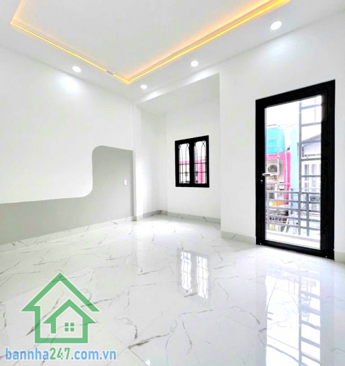 CHỈ 3,79 TỶ - NHÀ MỚI ĐÓN TẾT – HXH 5M ĐẬU TRƯỚC NHÀ – SÁT MẶT TIỀN – NGAY GÒ XOÀI – LÊ VĂN QUỚI – GIÁP TÂN PHÚ - 2PN – 2WC Diện tích: 4 x 8m = 32m² Kết cấu: 1 trệt + 1 lầu. 2PN – 2WC. Phòng khách – bếp gọn gàng. Nhà mới đẹp – thiết kế hiện đại