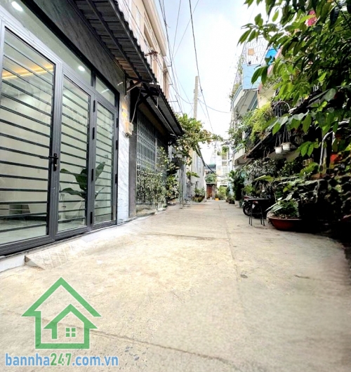 CHỈ 3,79 TỶ - NHÀ MỚI ĐÓN TẾT – HXH 5M ĐẬU TRƯỚC NHÀ – SÁT MẶT TIỀN – NGAY GÒ XOÀI – LÊ VĂN QUỚI – GIÁP TÂN PHÚ - 2PN – 2WC Diện tích: 4 x 8m = 32m² Kết cấu: 1 trệt + 1 lầu. 2PN – 2WC. Phòng khách – bếp gọn gàng. Nhà mới đẹp – thiết kế hiện đại