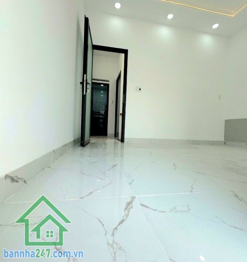 CHỈ 3,79 TỶ - NHÀ MỚI ĐÓN TẾT – HXH 5M ĐẬU TRƯỚC NHÀ – SÁT MẶT TIỀN – NGAY GÒ XOÀI – LÊ VĂN QUỚI – GIÁP TÂN PHÚ - 2PN – 2WC Diện tích: 4 x 8m = 32m² Kết cấu: 1 trệt + 1 lầu. 2PN – 2WC. Phòng khách – bếp gọn gàng. Nhà mới đẹp – thiết kế hiện đại