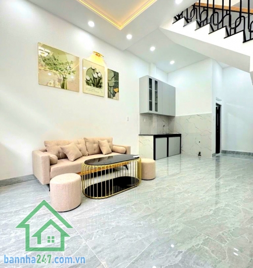 CHỈ 3,79 TỶ - NHÀ MỚI ĐÓN TẾT – HXH 5M ĐẬU TRƯỚC NHÀ – SÁT MẶT TIỀN – NGAY GÒ XOÀI – LÊ VĂN QUỚI – GIÁP TÂN PHÚ - 2PN – 2WC Diện tích: 4 x 8m = 32m² Kết cấu: 1 trệt + 1 lầu. 2PN – 2WC. Phòng khách – bếp gọn gàng. Nhà mới đẹp – thiết kế hiện đại