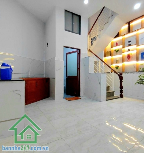 CHỈ 5,7 TỶ – HẺM XE TẢI 7M THÔNG – GẦN AEON MALL – SỔ NỞ HẬU 5M ĐẸP - SÁT MẶT TIỀN – 3 TẦNG KIÊN CỐ – 60M² Diện tích: 60m² – nở hậu 5m cực đẹp Kết cấu: 1 trệt 2 lầu – nhà đúc kiên cố - 3PN – 2WC. Có sân thượng chill, thoáng mát. Hẻm 7m xe tải thông tứ tun